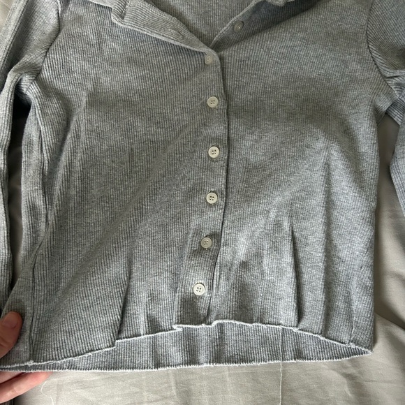 Brandy Melville Cropped Long Sleeve - Picture 2 of 10